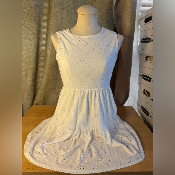 Dress - Picture 2 of 4